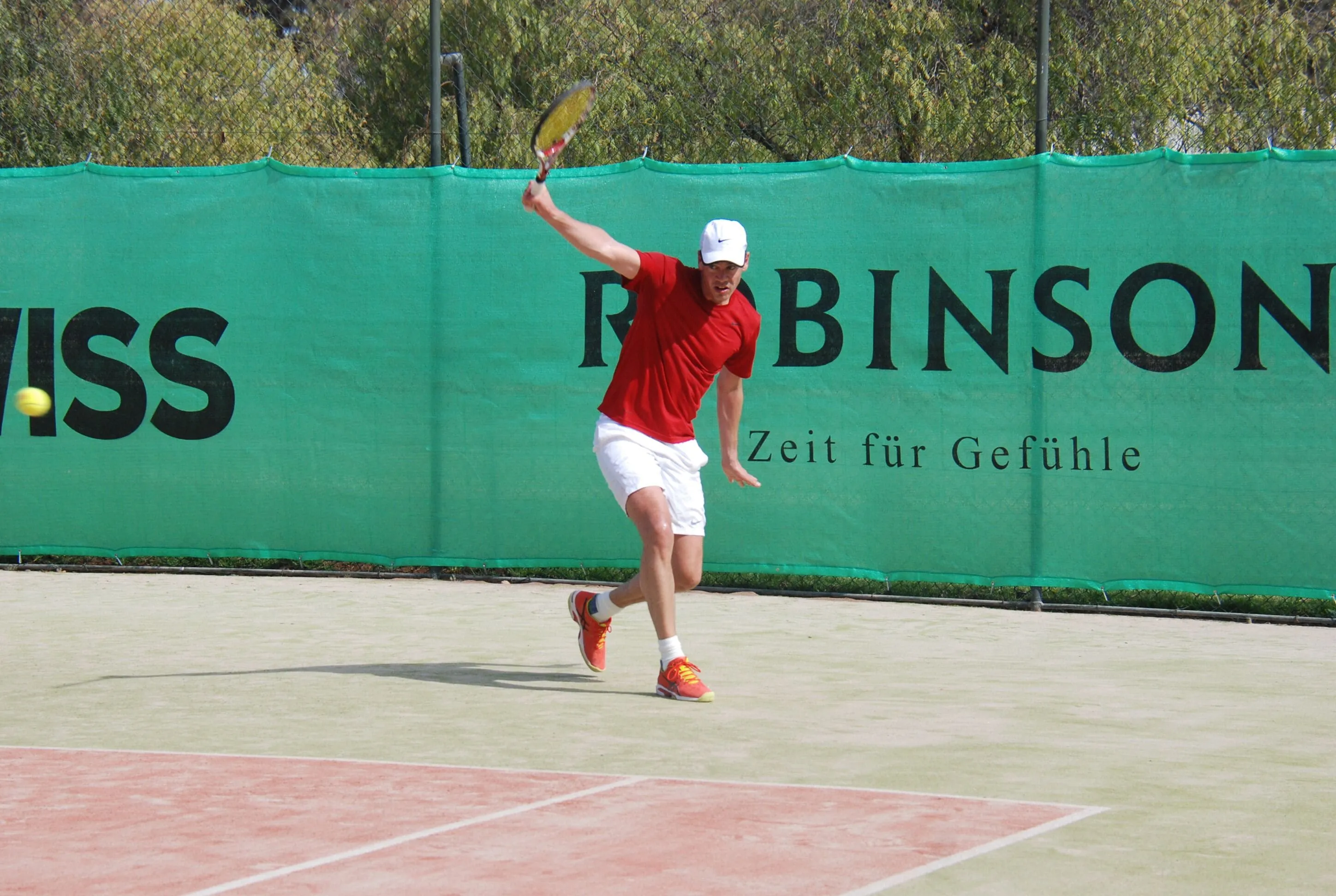 Marc Tenbücken beim Tennis spielen